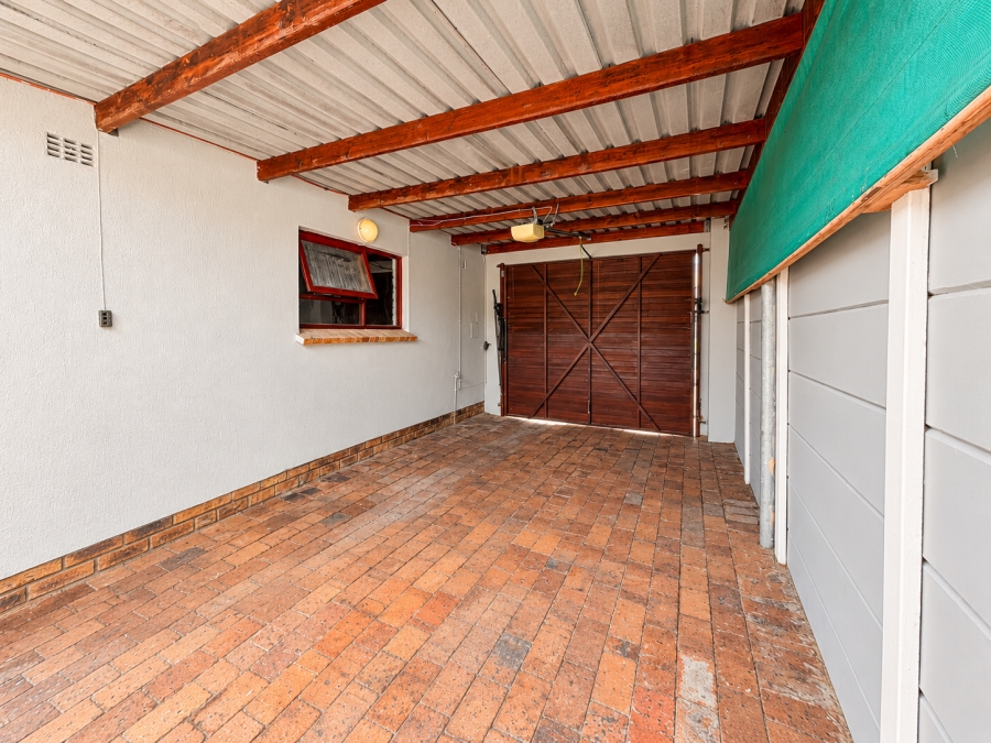 4 Bedroom Property for Sale in Bothasig Western Cape